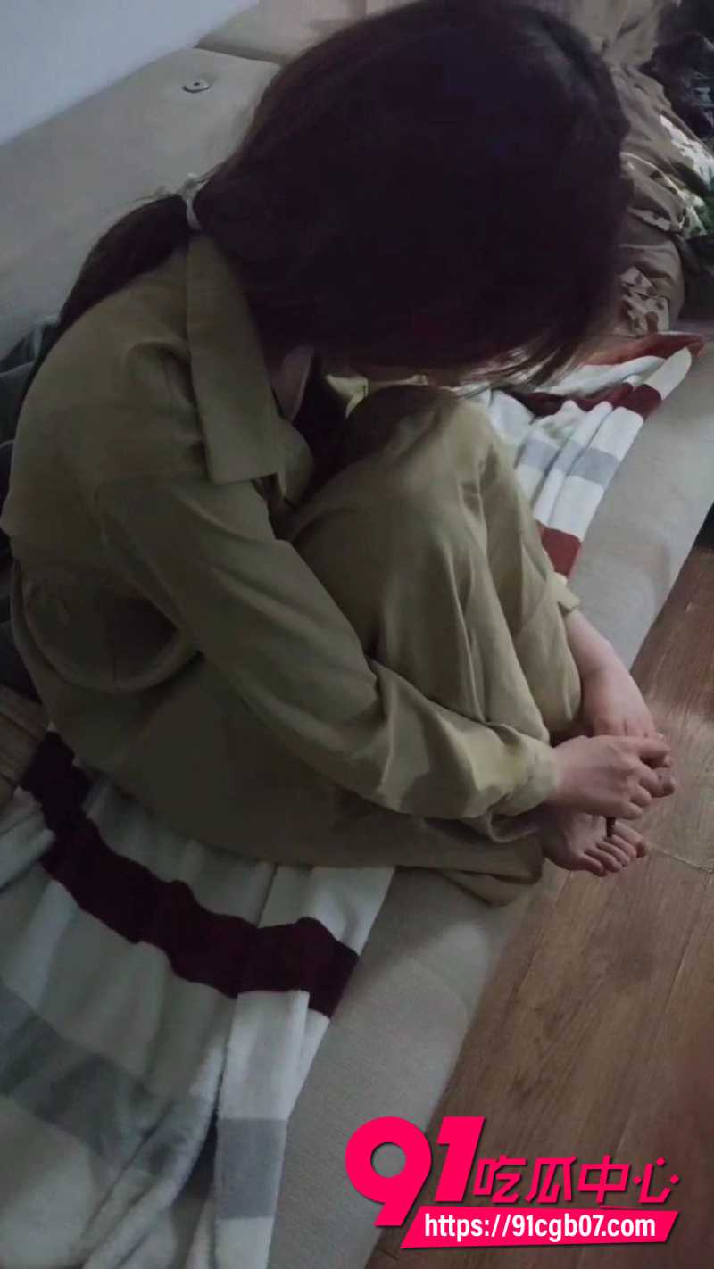 极品兄妹禁忌 小雅失恋沙发酥软安慰 1