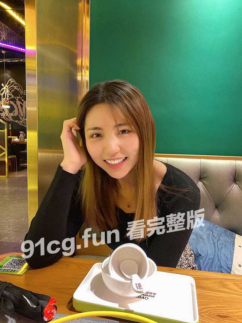 国产流出反差美女朵莉钟爱大鸡巴和炮友开房淫乱大战高能视频曝光