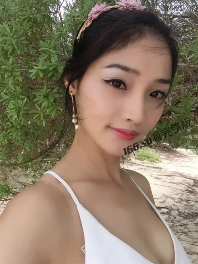 高颜值淘宝职业模特尺度视频流出 人前女神 人后...... 配图2