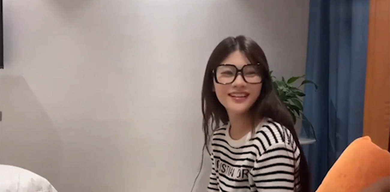 鸠摩智探花3000网约戴眼镜邻家精神小妹刚满18岁圆润胸部插进去喊痛完整版分享