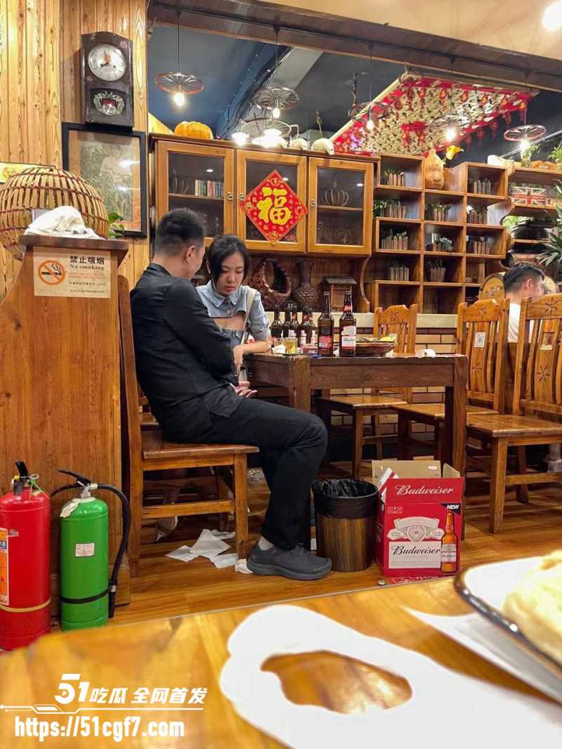 狗男女饭店舌吻酒店偷情01