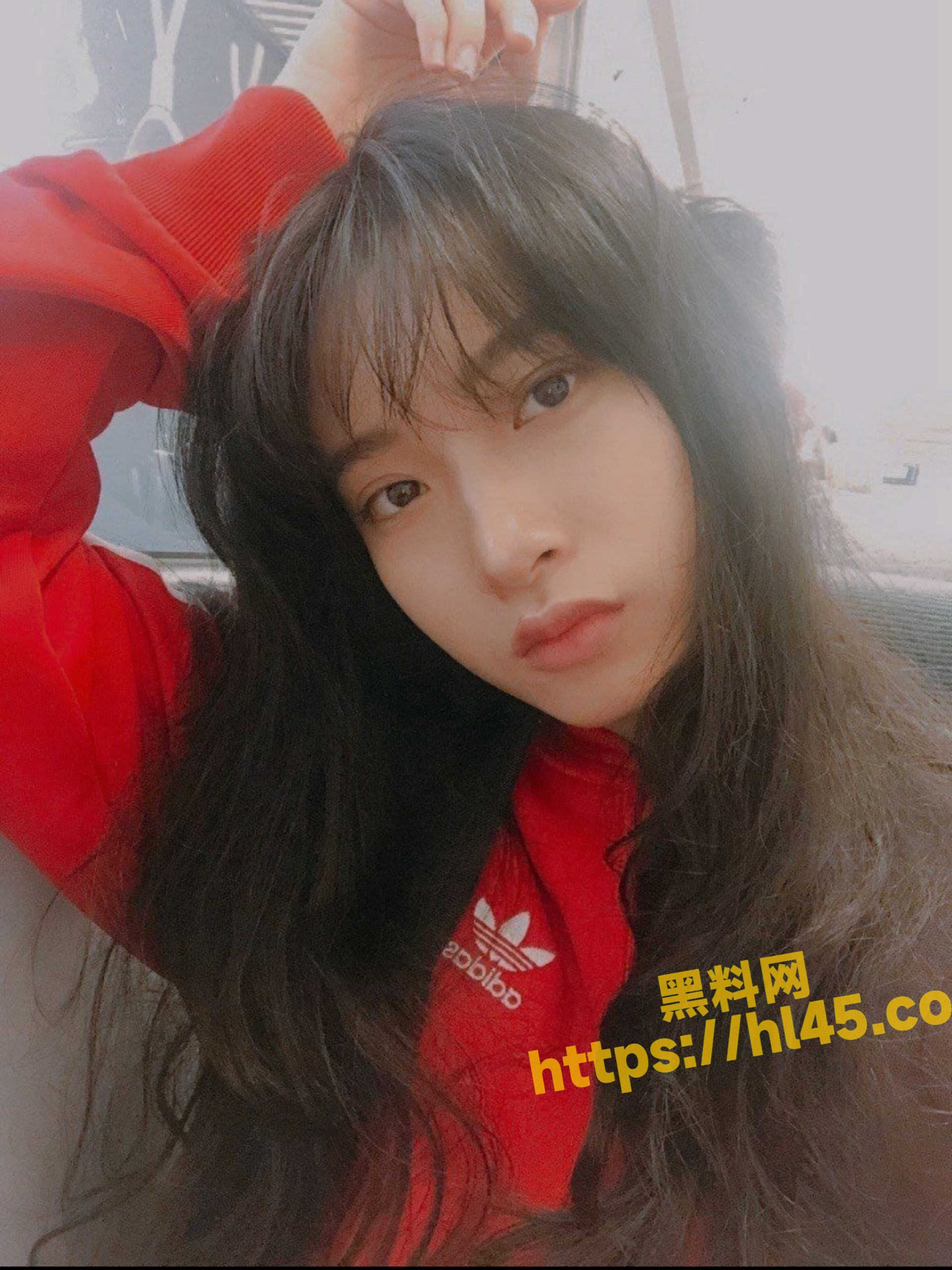 外表正正经经的女大 竟然是个反差婊 性欲极强 被男友操的多次高潮！