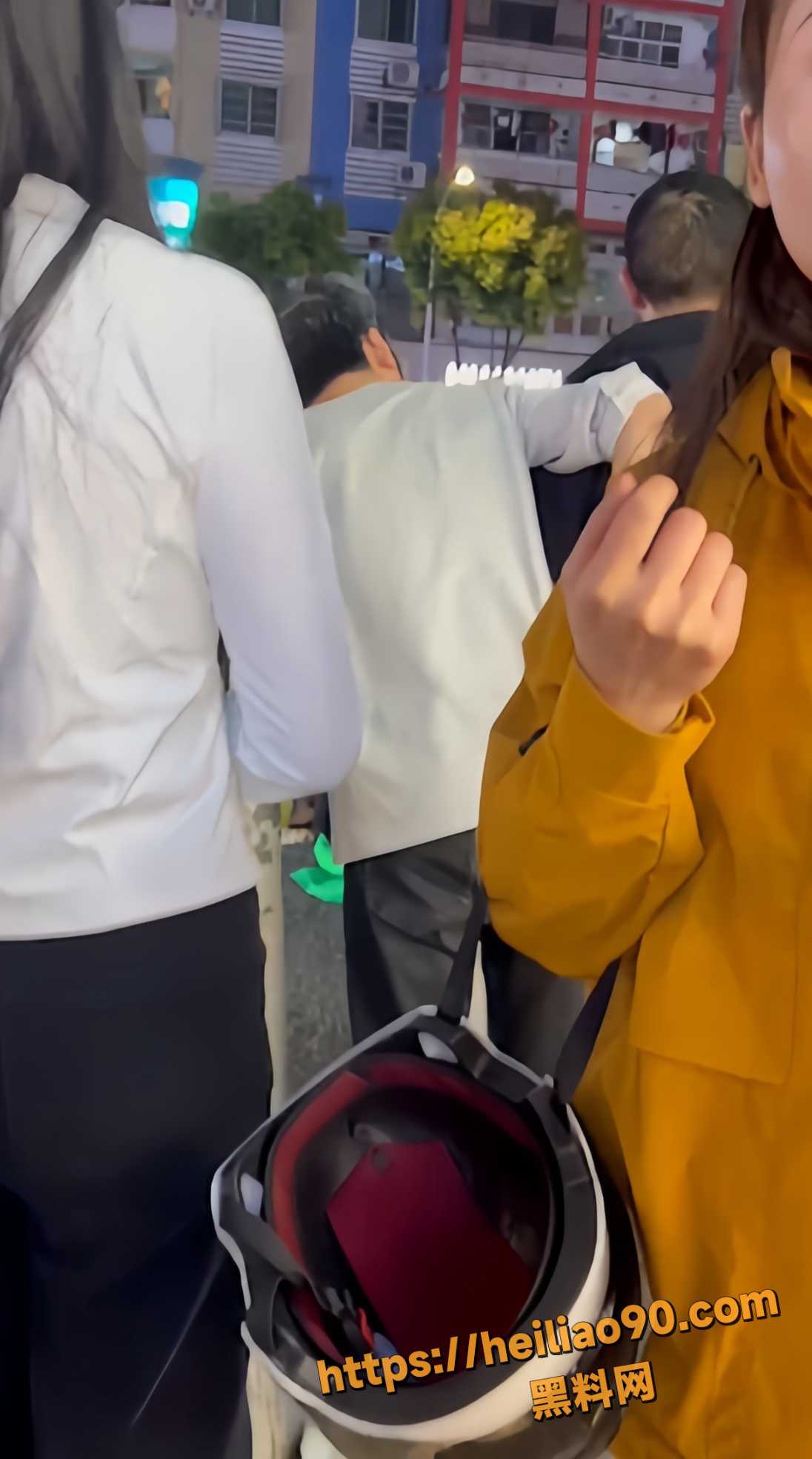 某市一子孩从高楼坠落 现场视频曝光 虐心一幕直击灵魂