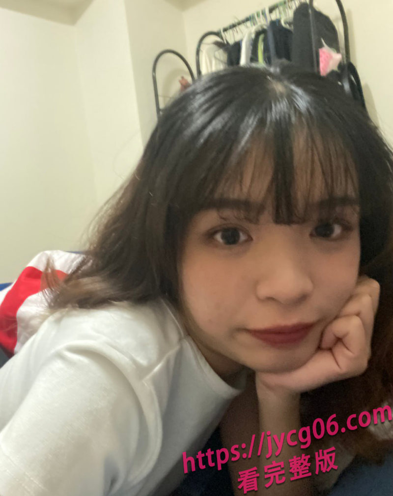 河北经贸"榨汁姬李研"表面正经私下淫荡！被拍下视频全校疯传！ 配图4