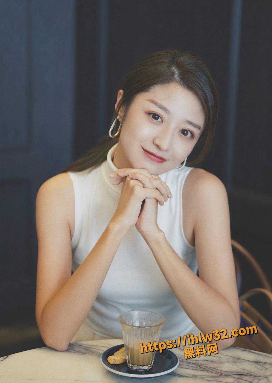 福建莆田28岁已婚少妇 邢素茹 甜美型御姐 长相笑容机具感染力 看已婚少妇调教视频是不是你喜欢的风格！
