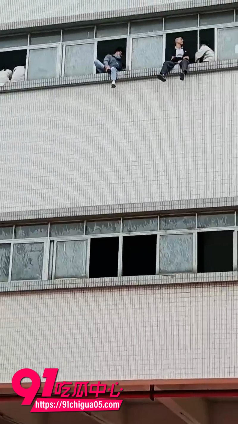 广东深圳松岗信濠光电员工集体跳楼讨薪6