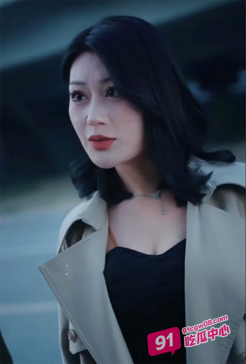 擦边短剧《夫人的秘密》全集完整版 夫人的致命诱惑 一步步陷入夫人的色诱圈套 配图3