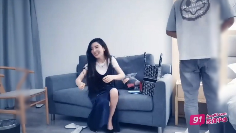 长腿美妇酒店偷情猛男 有备而来的少妇被干的淫叫不止～ 配图3
