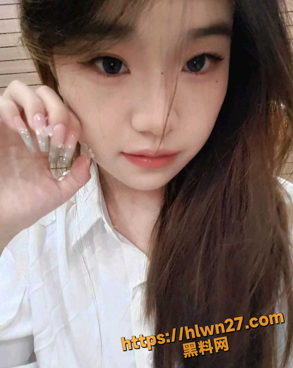 真实兄妹乱伦 发情期妹妹不找男友 当哥哥的只好委屈上阵 无套内射体会禁忌的快感