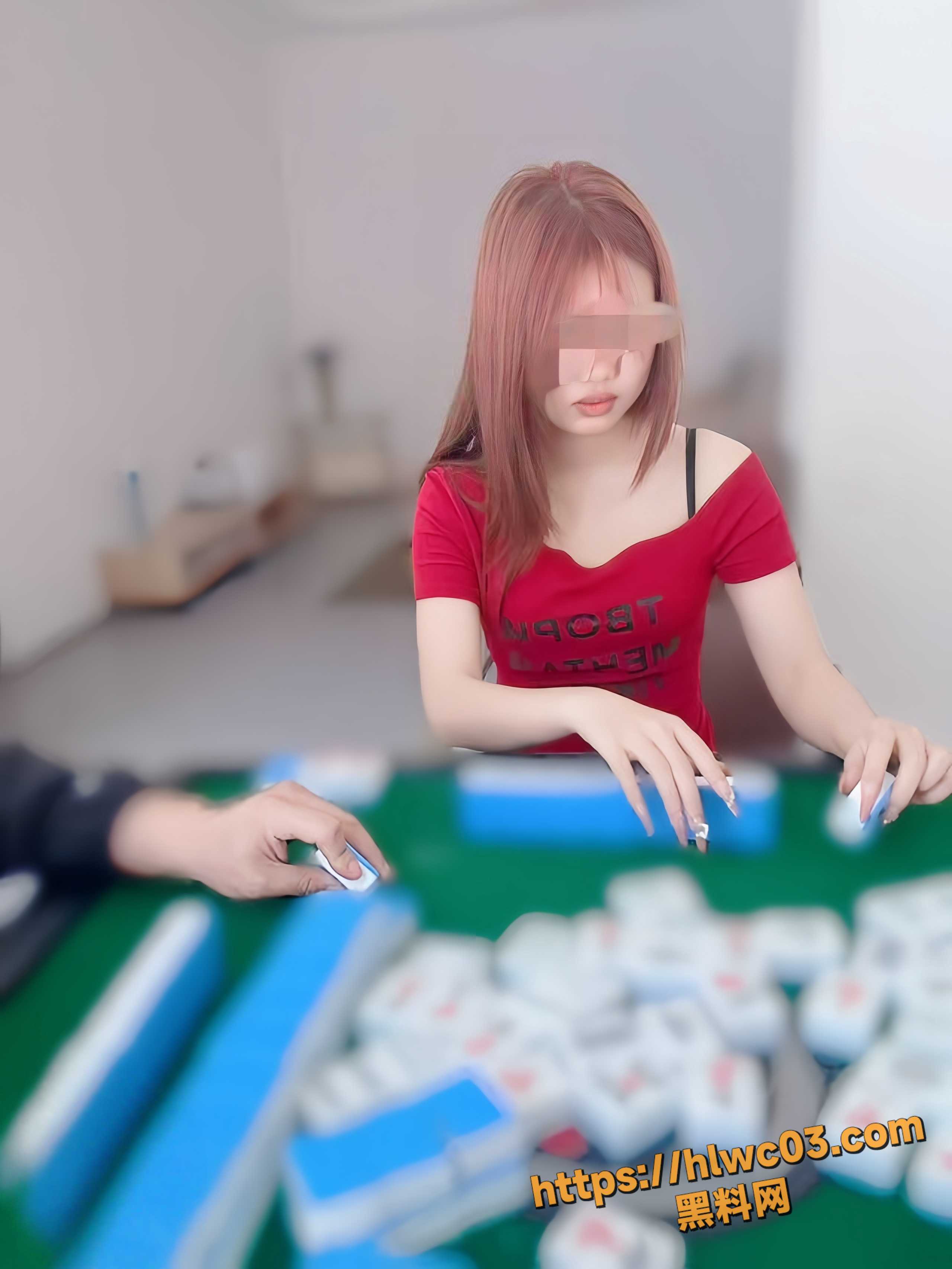 约了牌友玩麻将 牌友走后把姐姐按在麻将桌上操 姐弟一世情41-45集 海角社区