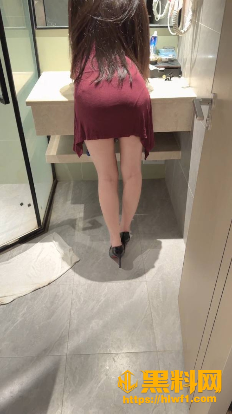 原创 乱伦姐弟情 哥们出门买菜 卫生间里直接爆操兄弟老婆