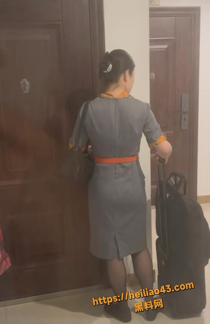 顶级偷拍稀缺资源 青岛航空空姐偷拍视频曝光 带你体验极致的偷窥满足欲望！