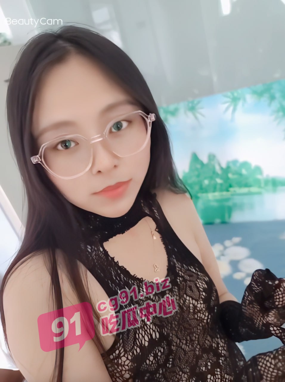 淫妻共享好兄弟～绿帽男把自己的剖腹产老婆 分享给好哥们享用！