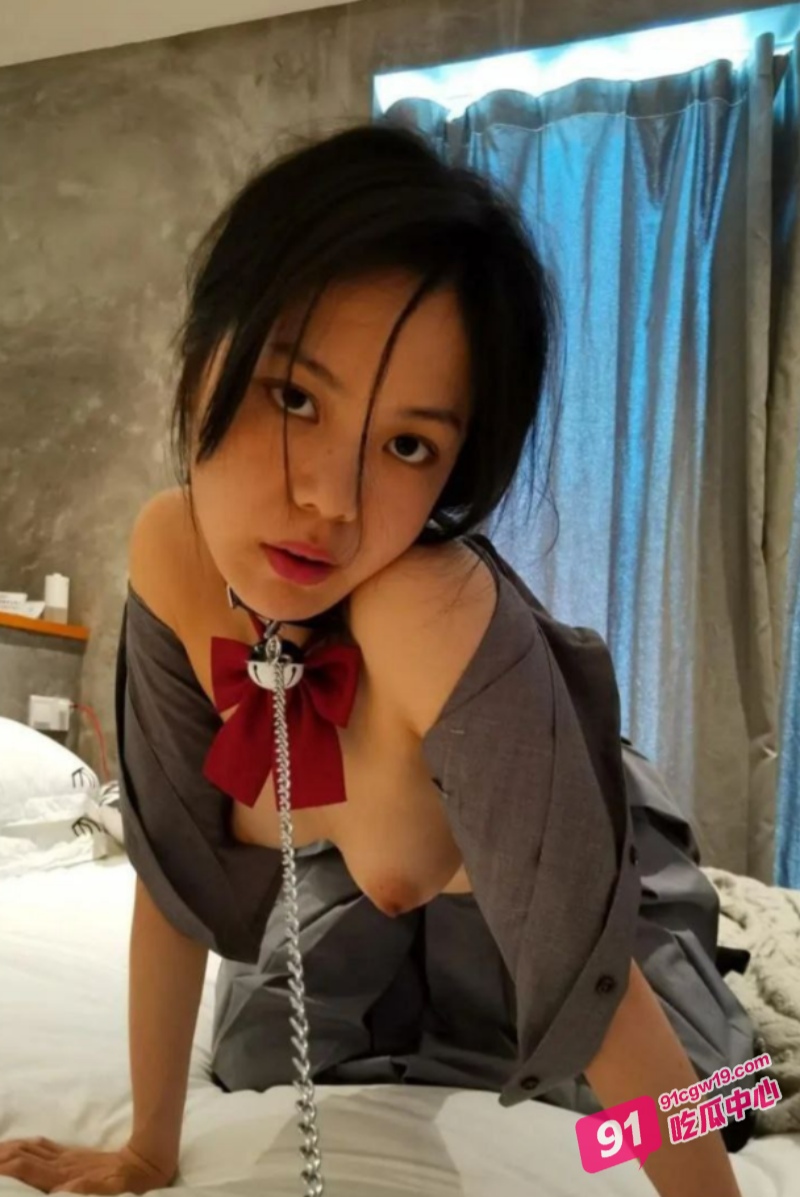 新婚夫妇大玩SM全泄密流出 带狗链沦为老公的性虐玩物 配图3
