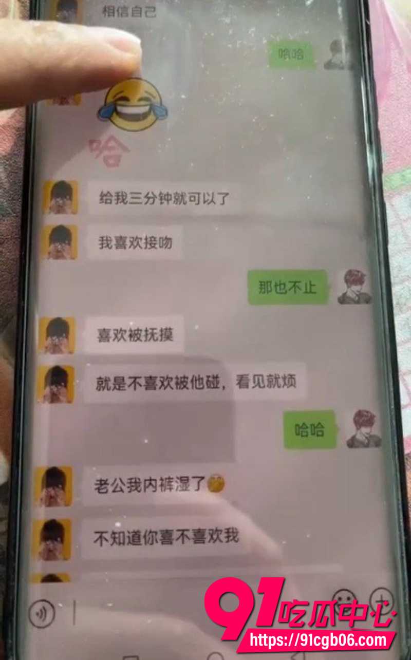 性感人妻贺晓因长期性生活不和谐 找年轻的北漂小伙解决需求 禁忌幽会让人血脉喷张
