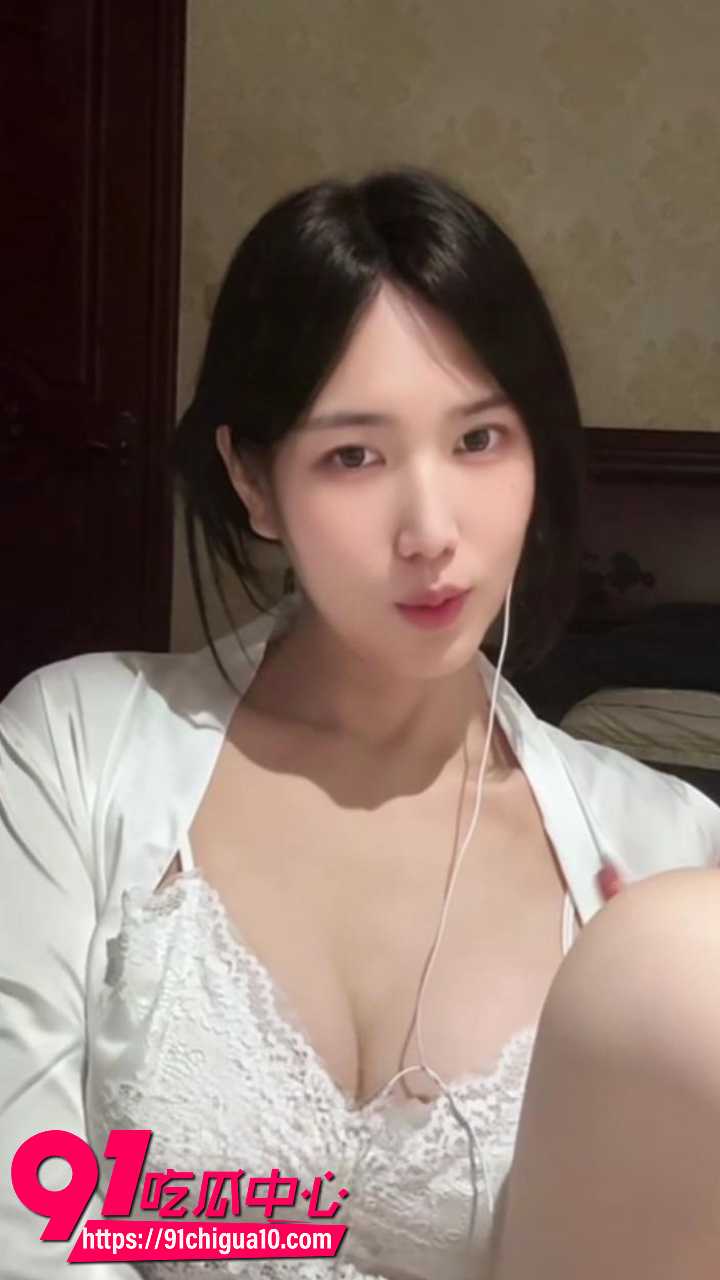 高颜值网红小羽ASMR首次露点大尺度1