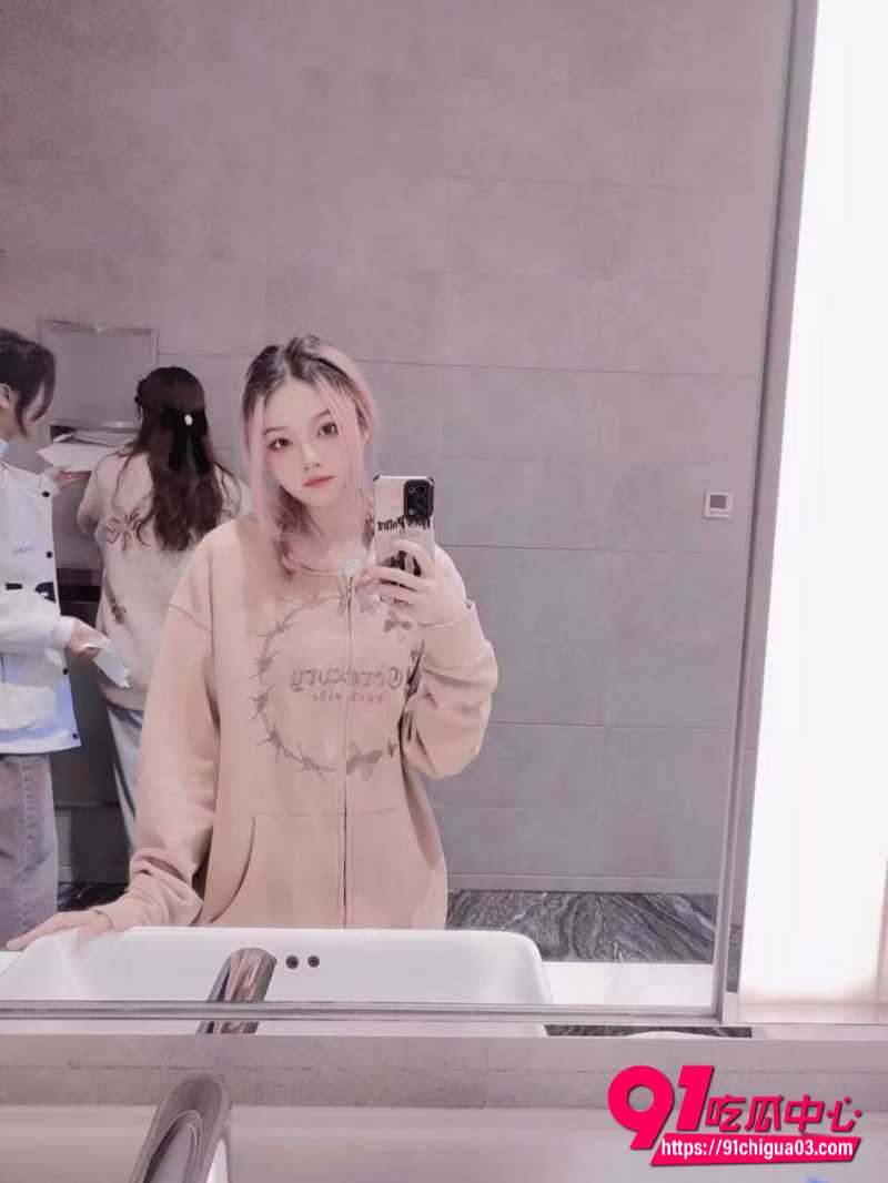 顶级反差眼镜妹林笑笑做爱视频泄密 顶级骚女脱光翘臀掰穴求插画面骚到骨子里!