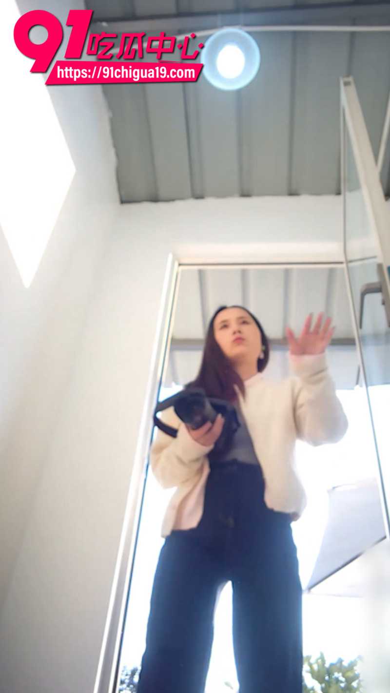 厕拍大神景区女厕所安装针孔摄像头偷拍5 厕拍大神景区女厕所安装针孔摄像头偷拍5