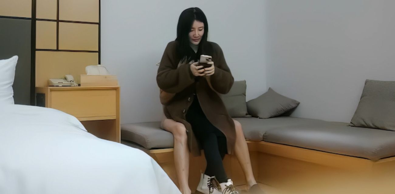 利哥探花约炮闷骚少妇 身穿黑丝开档翘臀被利哥粗棒狂插！