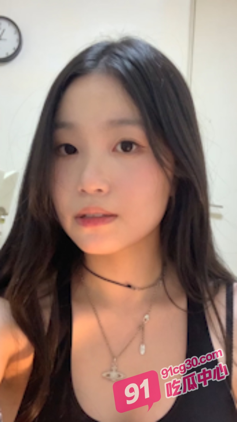 少女发骚记！19岁小妹妹被调教自舔咯吱窝 重口味口交爱好者！