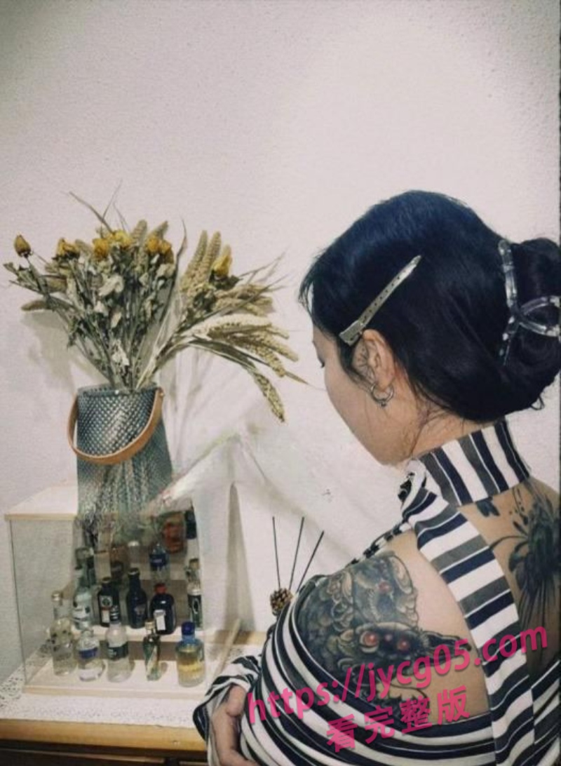 抖音网红lee李李翻车！纹身店老板娘私下提供性服务视频流出 配图3