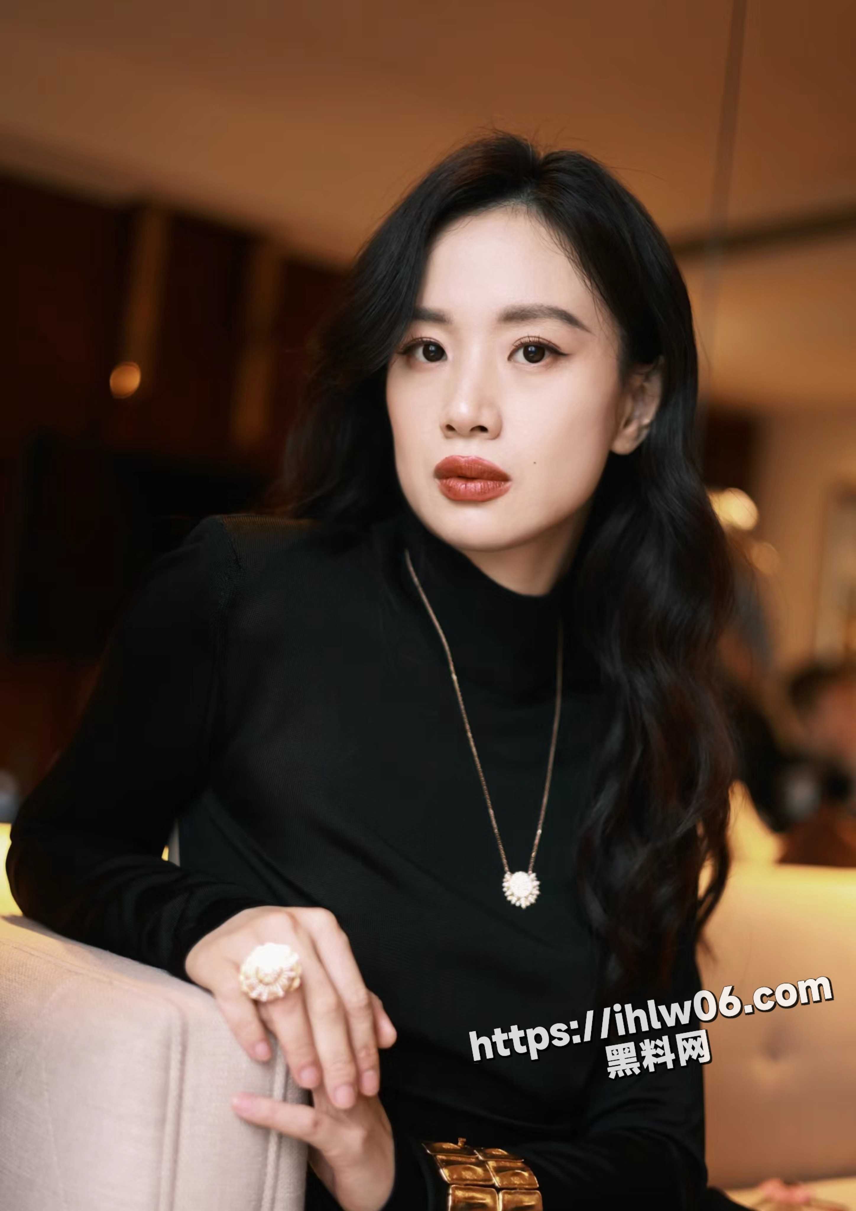 女演员李梦 小红书分享护肤心得 没穿内衣 若隐若现的葡萄干好诱惑！