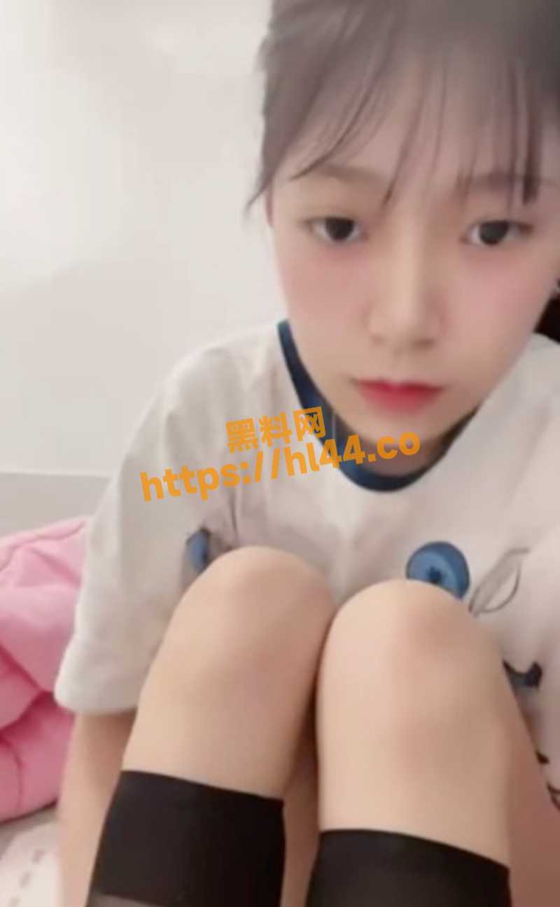 易直播 猪猪少女 拍下私人福利视频献出！完美露脸简直让人看的极为高潮哦！
