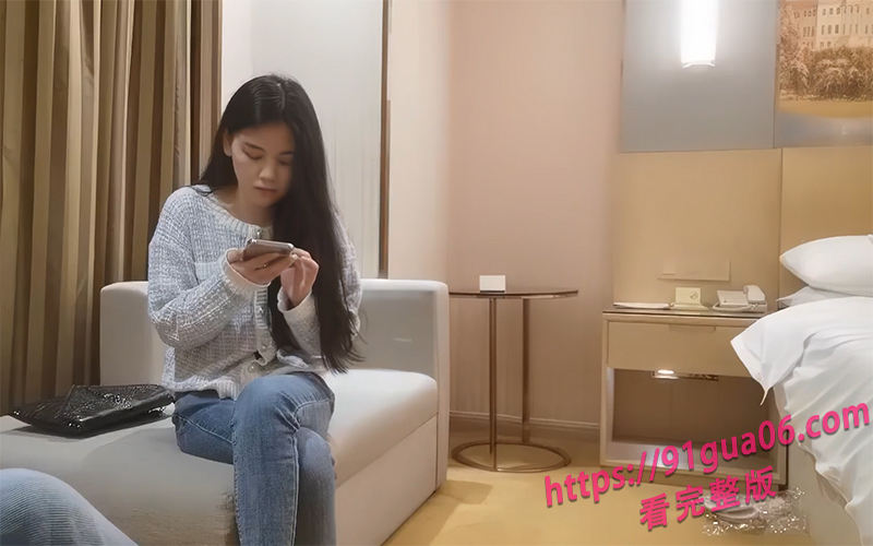 精选探花良家少妇 细肌嫩肤的身材不输美少女 扣穴还拍照留念!