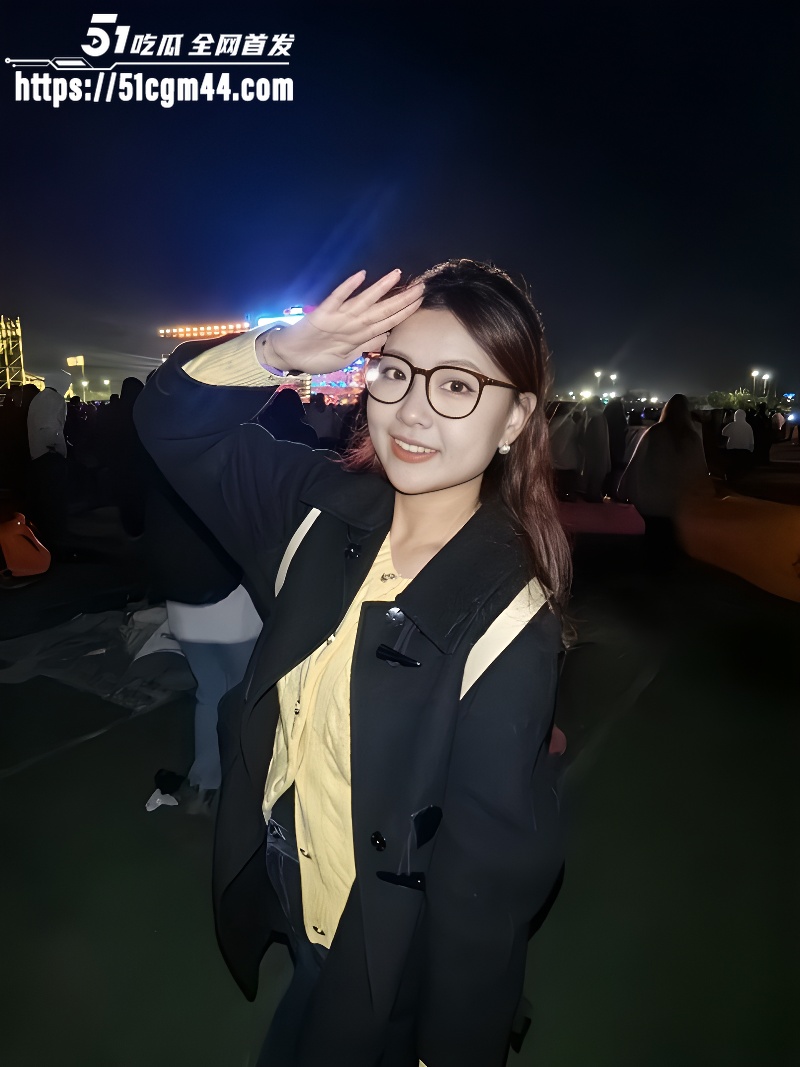 山东威海眼镜婊 性爱视频 1