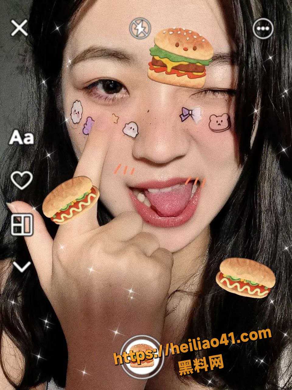 江苏宿迁极品反差婊 张艺欣 与小姐妹在网吧多P淫乱 大尺度不雅视频流出！