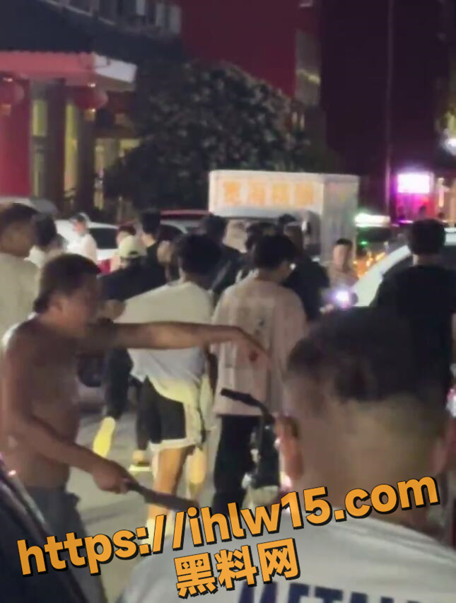 山东省济南市莱芜区突发事件 疑似精神病人挥刀捅死一男一女！