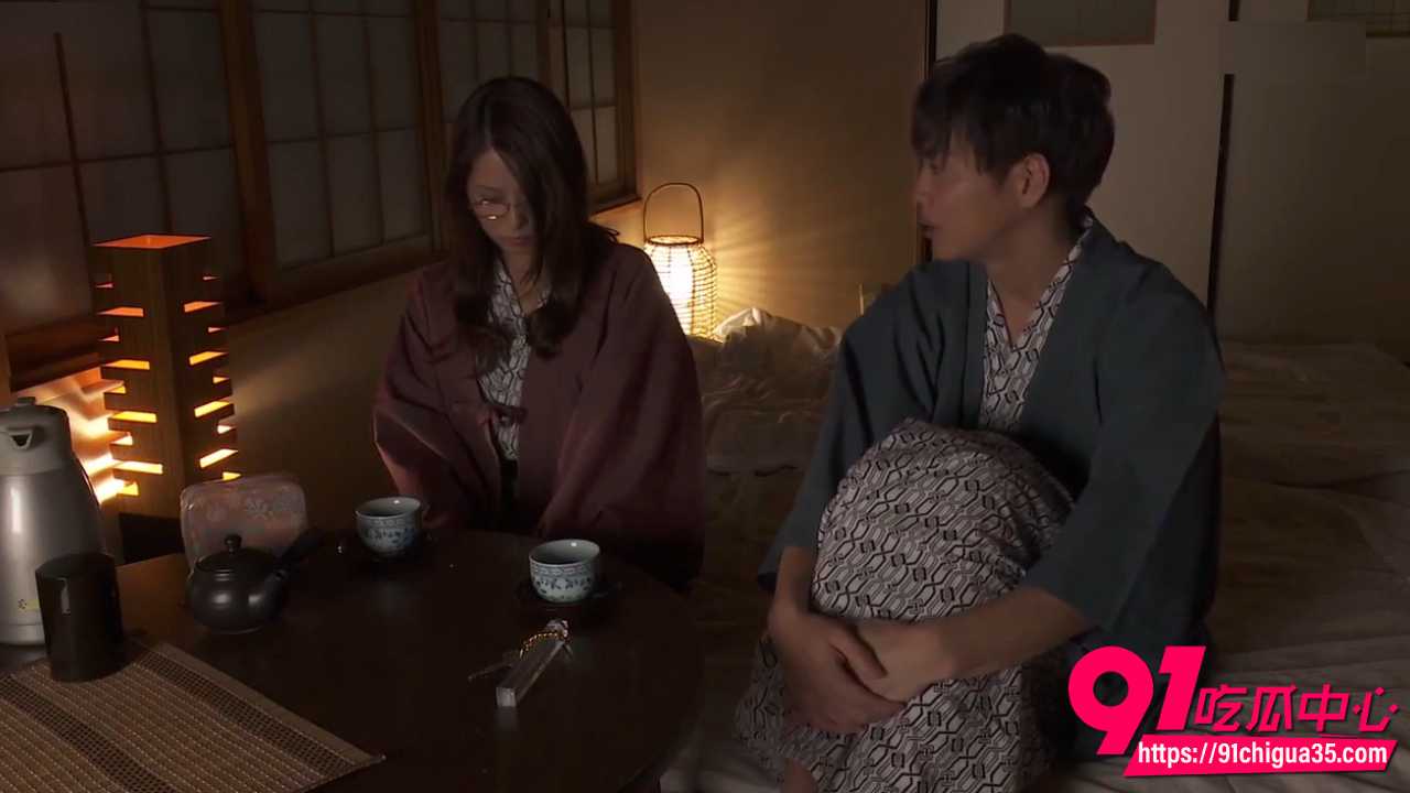 SILK122女性向AV 通野未帆与三位男优围坐一堂 志田雪奈的加入让关系变得复杂而诱人