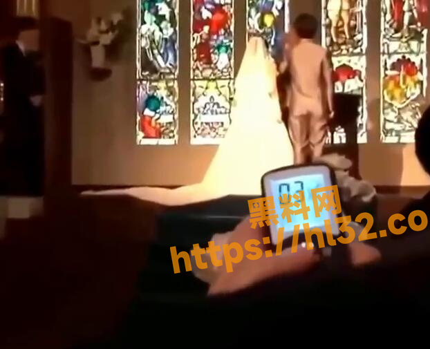 结婚现场上新娘竟然让人用远程跳蛋控制？！台上说着结婚誓词手下却玩上自慰！