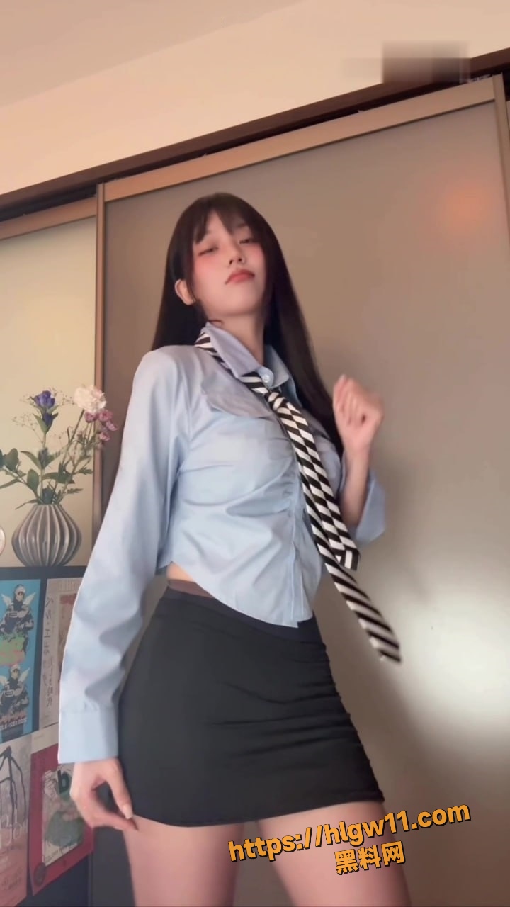 yum707玉米 推特露脸裸舞人气王 艺校活泼美女最新福利资源 单屏三连屏制服脱衣诱惑