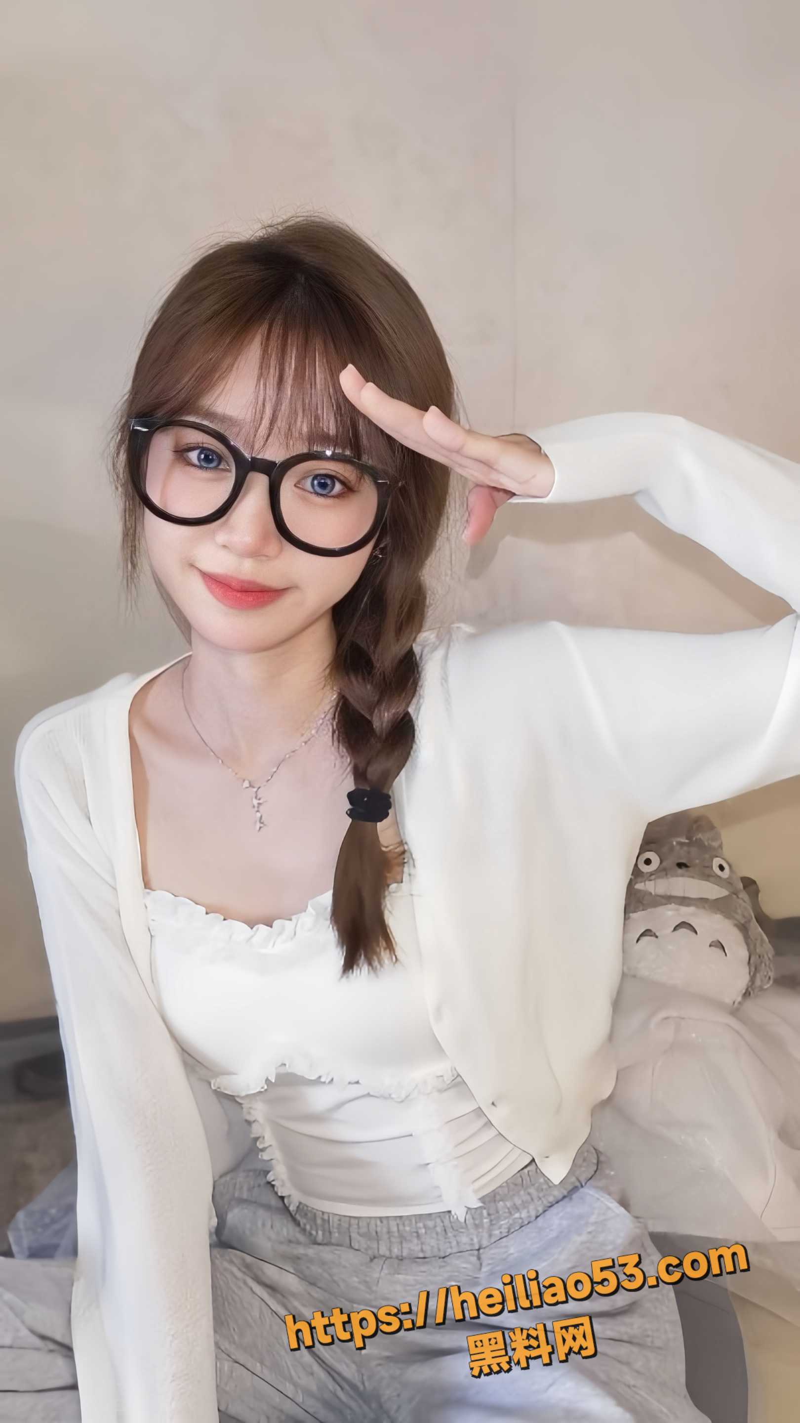 江西卫生职业学院 李艳红 校内吊凯子线下变母狗 婊虽婊但颜值真的高！