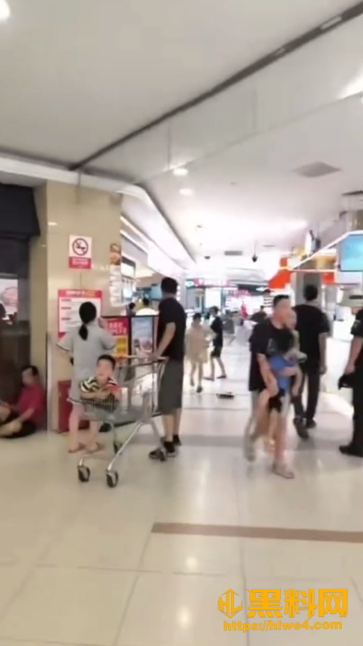 7月10日 浙江商场惊现男子持刀伤人事件 无差别挥刀乱砍 现场视频曝光！