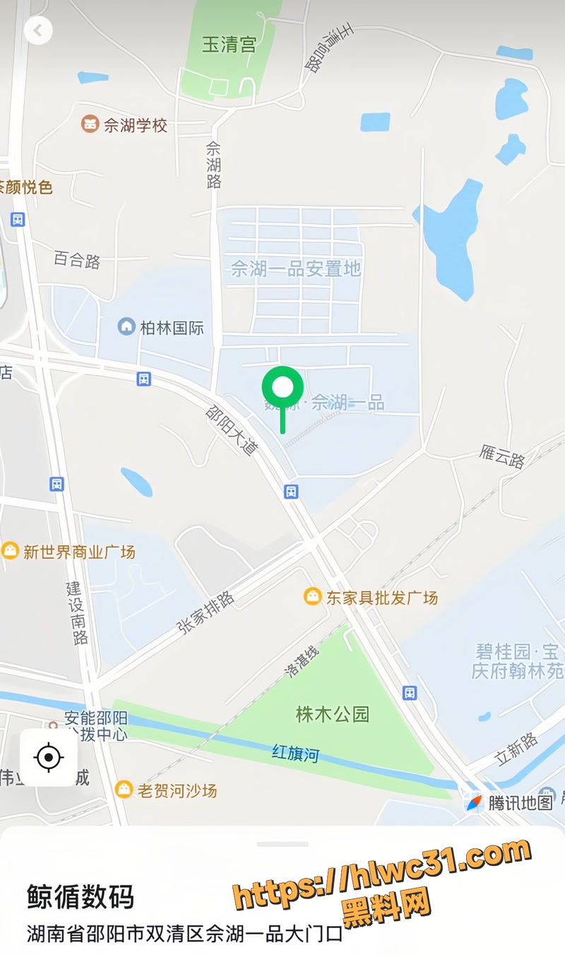 邵阳深夜街头原配暴怒抓小三 白裙高跟美女头发被狂扯跪地拖行