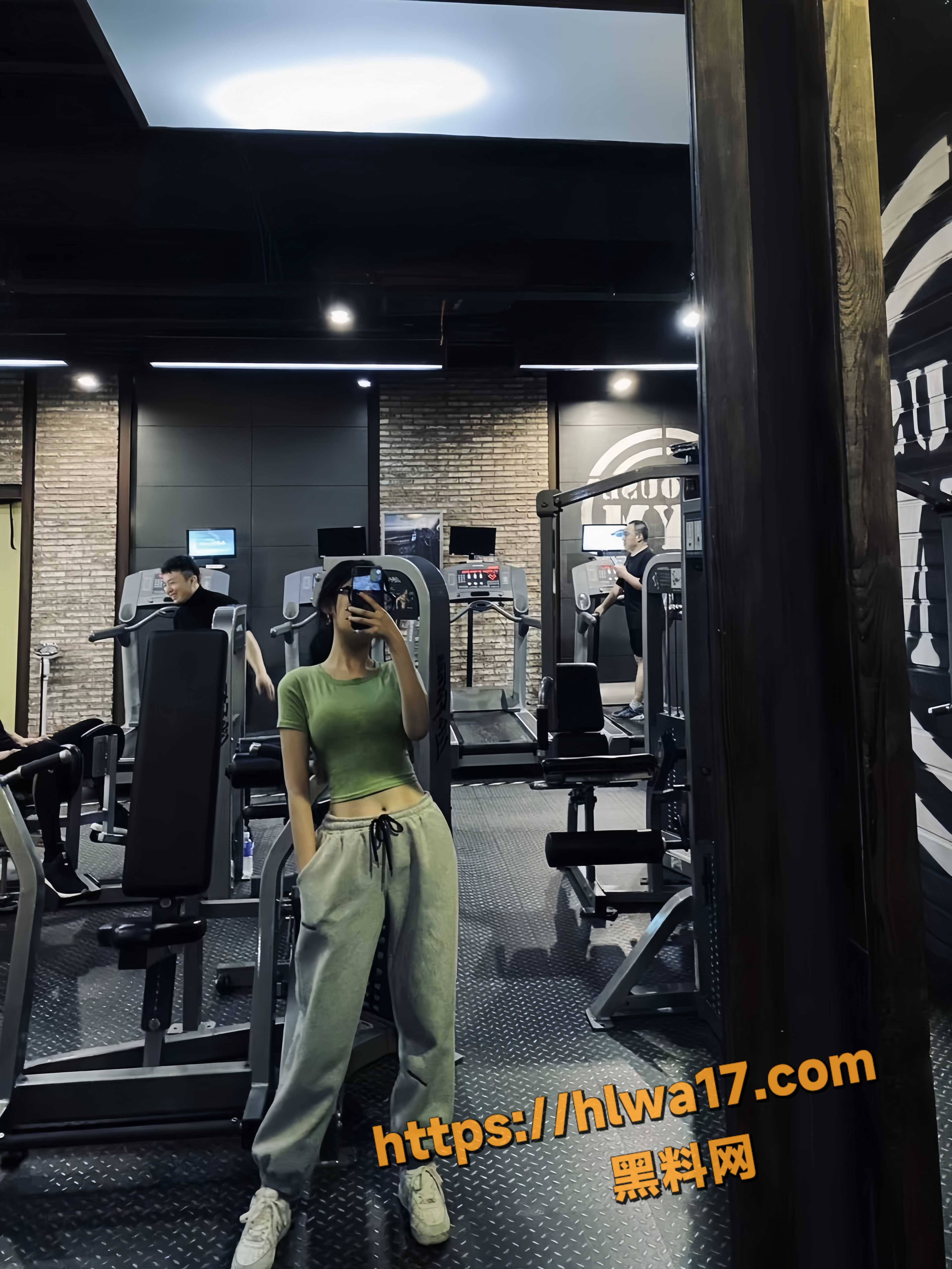 高颜值美女酒店与男友做爱被偷拍 后入暴力打桩操得妹子高潮不断
