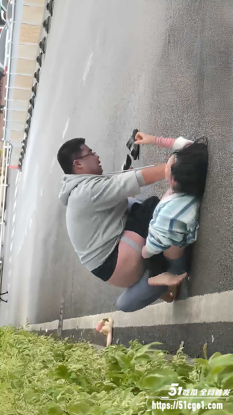 山西太原街头男女互撕  3