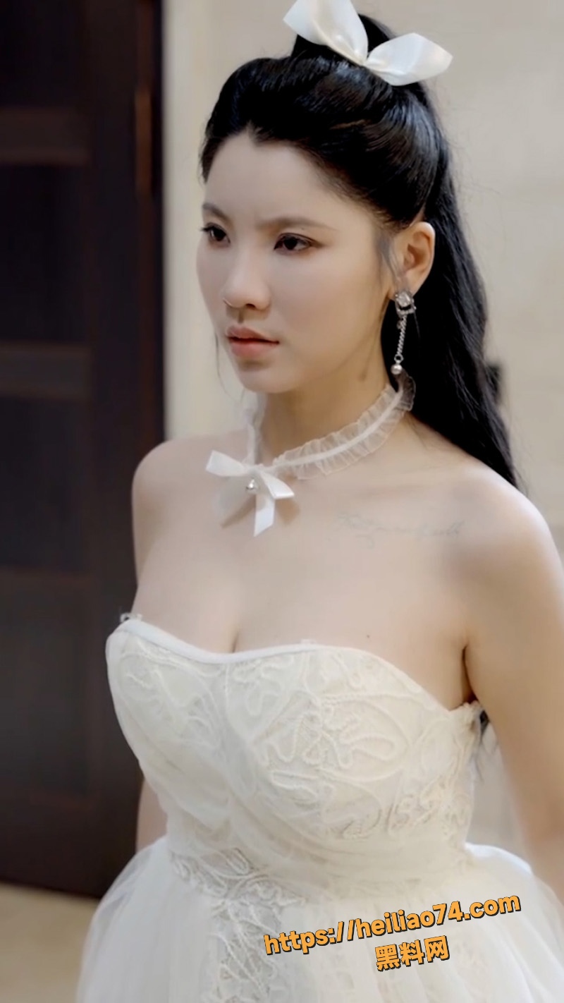 擦边短剧 温柔的女秘书 30集在线免费看 温柔外表下的致命诱惑 这个女秘书的复仇局太狠了