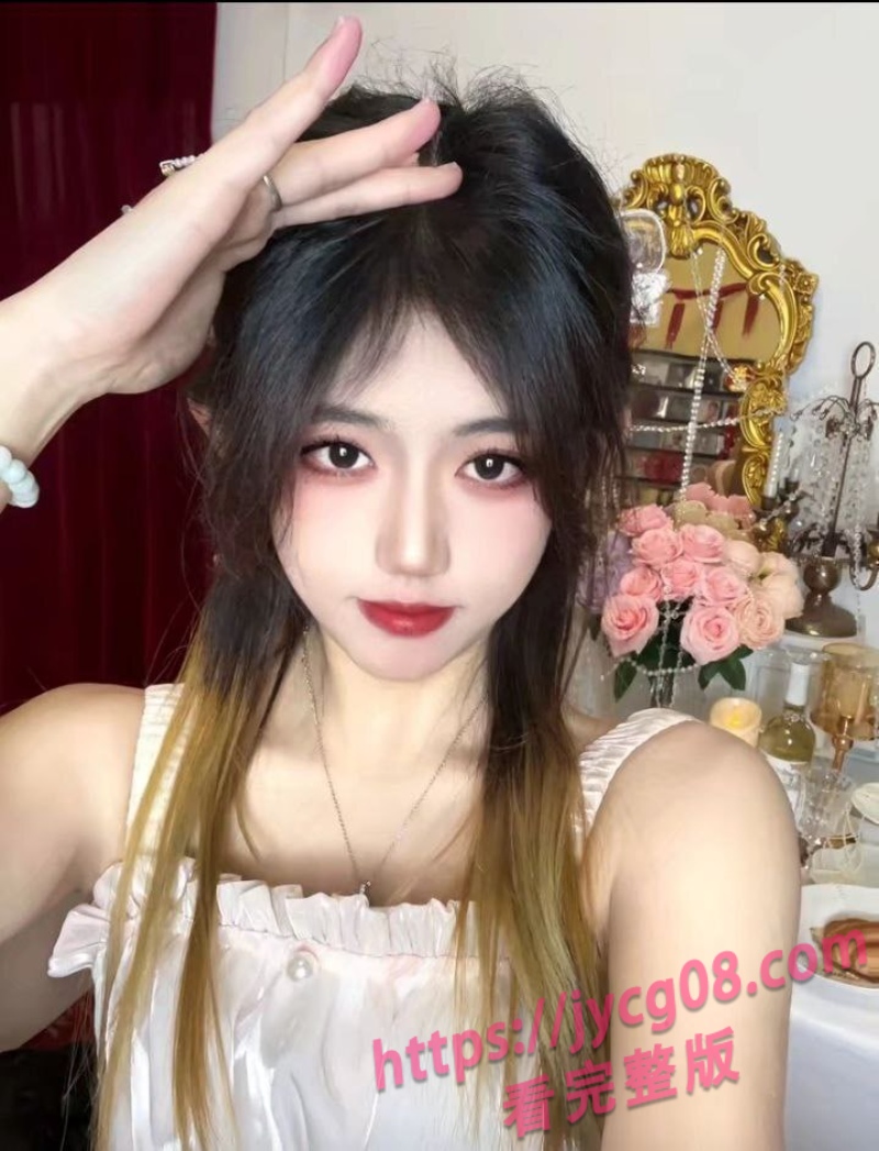 甘肃女学生王心洁私密流出！乖巧外表下竟暗藏惊人反差 配图3