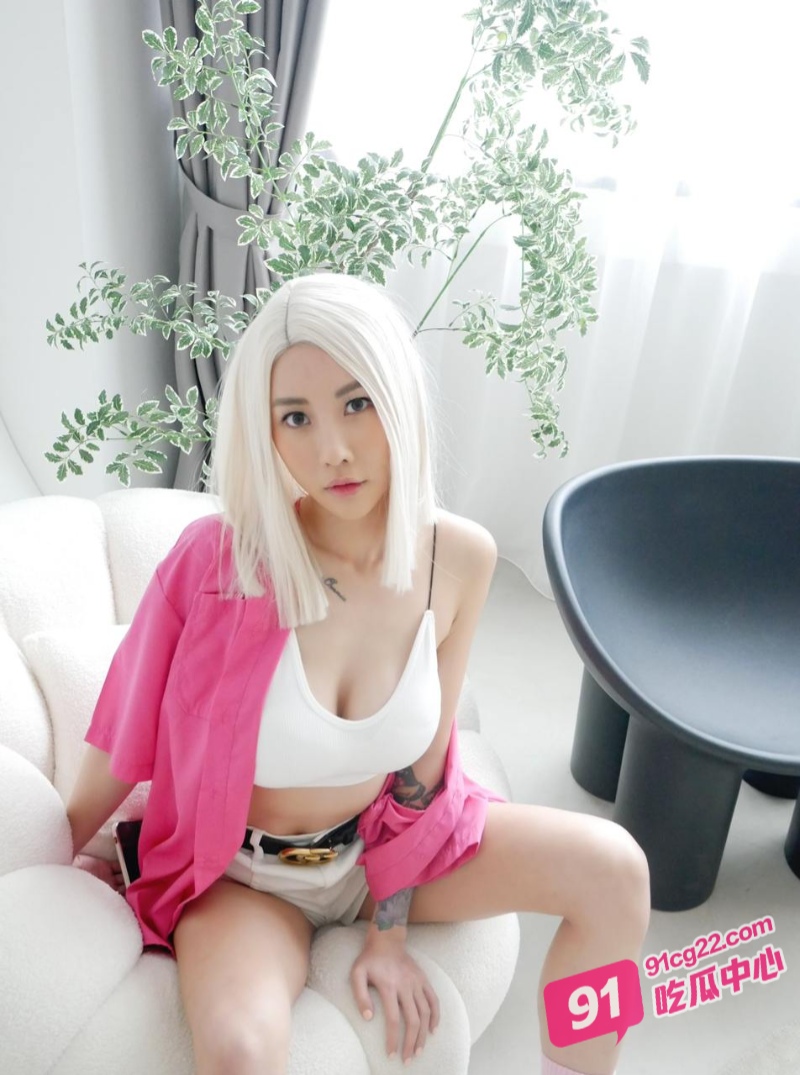新加坡网红Tay ammy淫乱新作 女女互舔 各种骚片直呼过瘾！ 配图8