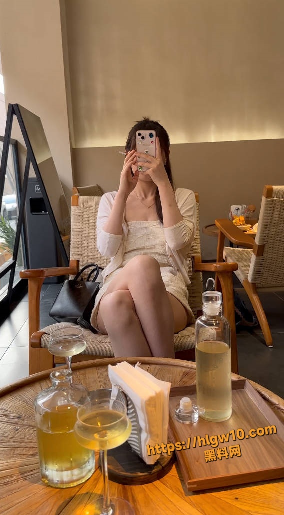 推特约炮大神江南第一深情爆操各种反差萝莉嫩妹自拍视频合集4 颜值身材均在线！