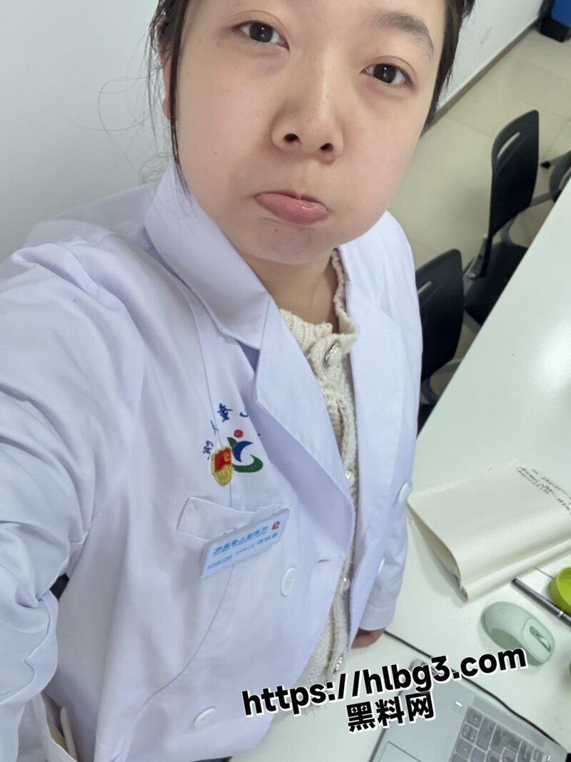 女医生和男友开房打炮的视频被泄密 口交技术简直一绝 医生也属于是专业对口了！