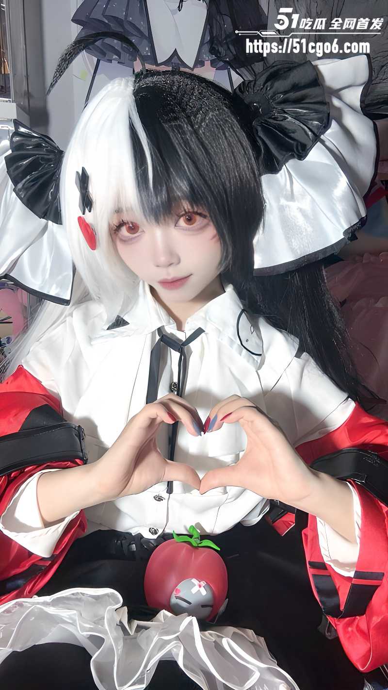 二次元女神 白栎Shirly 化身异环安魂曲 娇小酮体裸足挑逗 模拟足交性感诱人