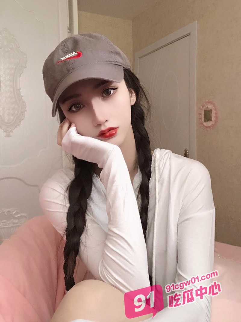 上海师范李思欣 寻求刺激荧光绿避孕套做爱 被男友发现逼里发光！ 配图6