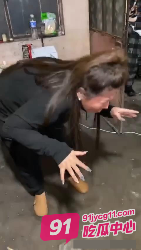 一条有味道的视频 网红为博眼球挑战吃屎尿 全视频流出！ 配图5
