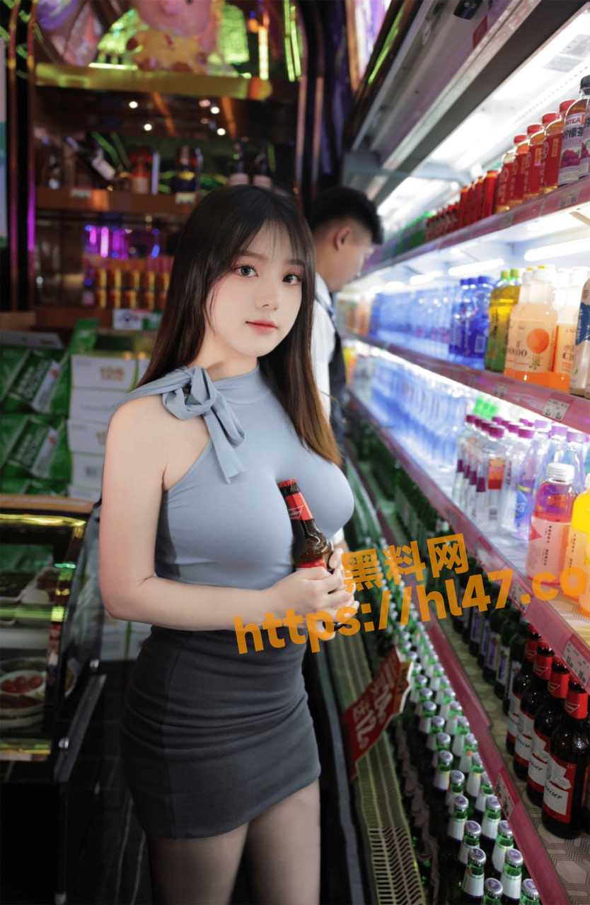 秀人网极品嫩模豆瓣酱 黑丝制服在KTV里被揩油 用啤酒瓶插嫩穴大尺度作品曝光！