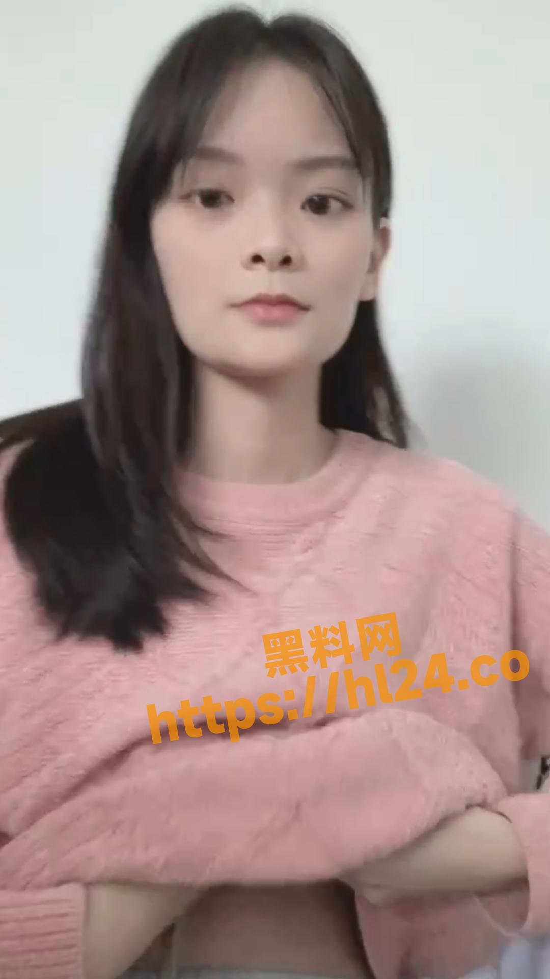 刚成年的小妹妹 奶子都还没发育完全 就等着我去开发了
