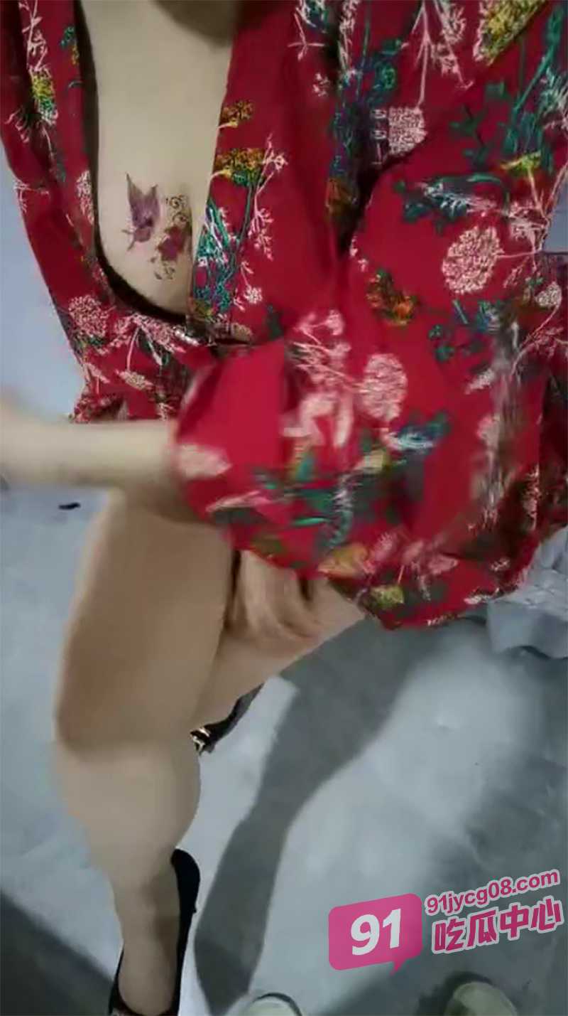 天津韵味人妻趁老公不在家和情人约炮 大奶疯狂摇晃全程高潮！